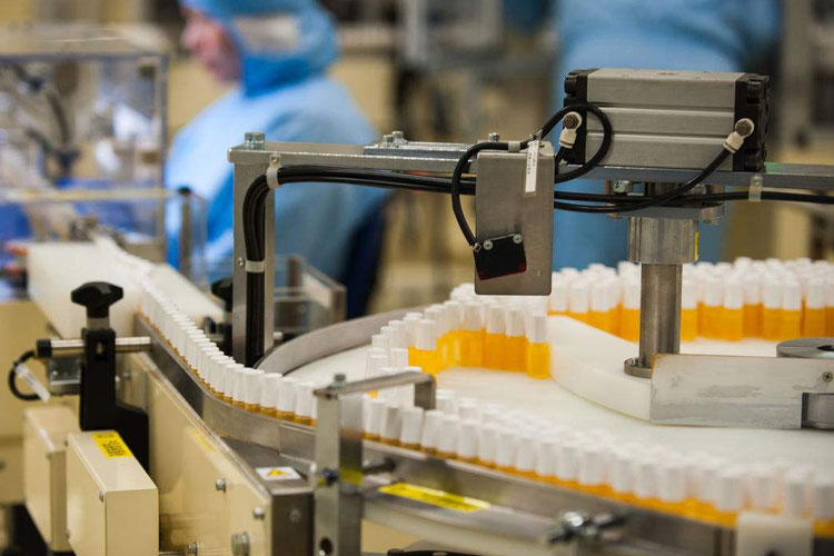 1531972338358673.jpg 醫(yī)藥車間.jpg